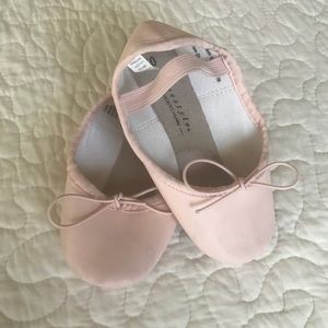 🎀 Danskin freestyle pink ballet flats sz 10🎀